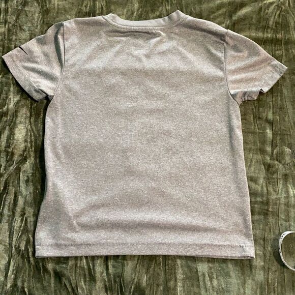 Gray Nike Dri Fit Short Sleeve 6-7 YRS - Picture 6 of 6